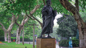 Marco Polo statue in Hangzhou, China. Polo praised Hangzhou as the most splendid city in the world in his travelogue.