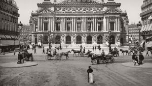 black and white photo of horse-drawn carriages